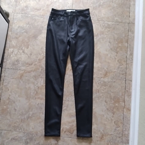 KanCan Pants - KanCan Carly Ultra High Rise Faux Leather Super Skinny pants, size 1/24